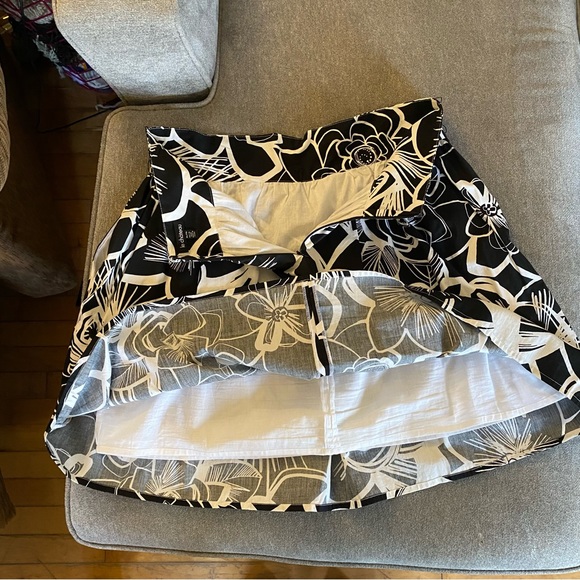 Le Chateau black and white print skirt - Picture 3 of 5